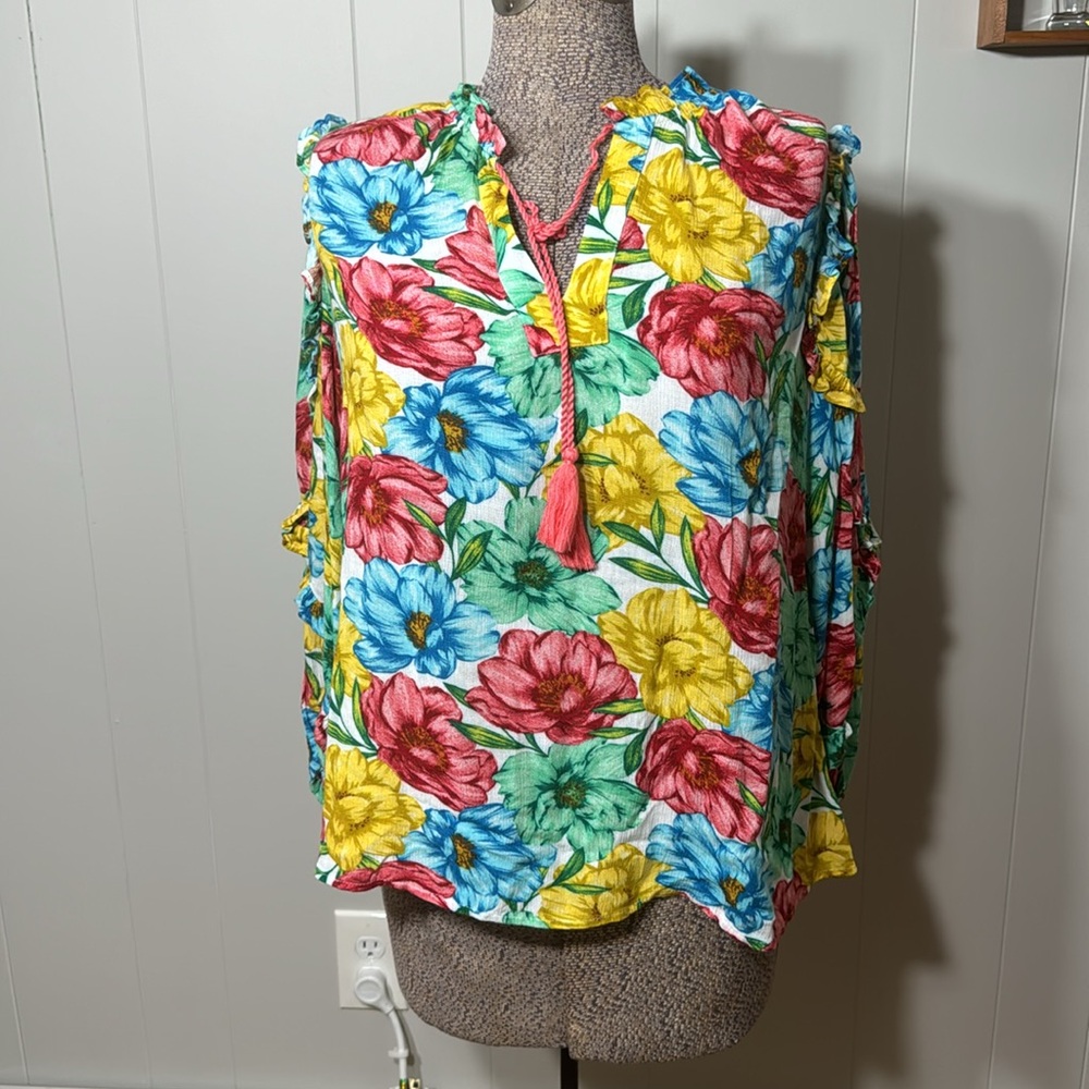Crown & Ivy NWT Womens Medium Floral Pattern Blouse V-Neck